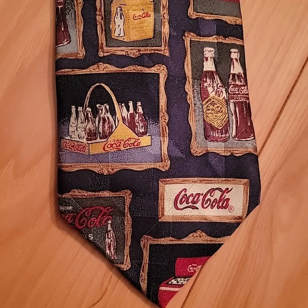COCA COLA VINTAGE STYLE LOGOS 100% SILK TIE - NEW!